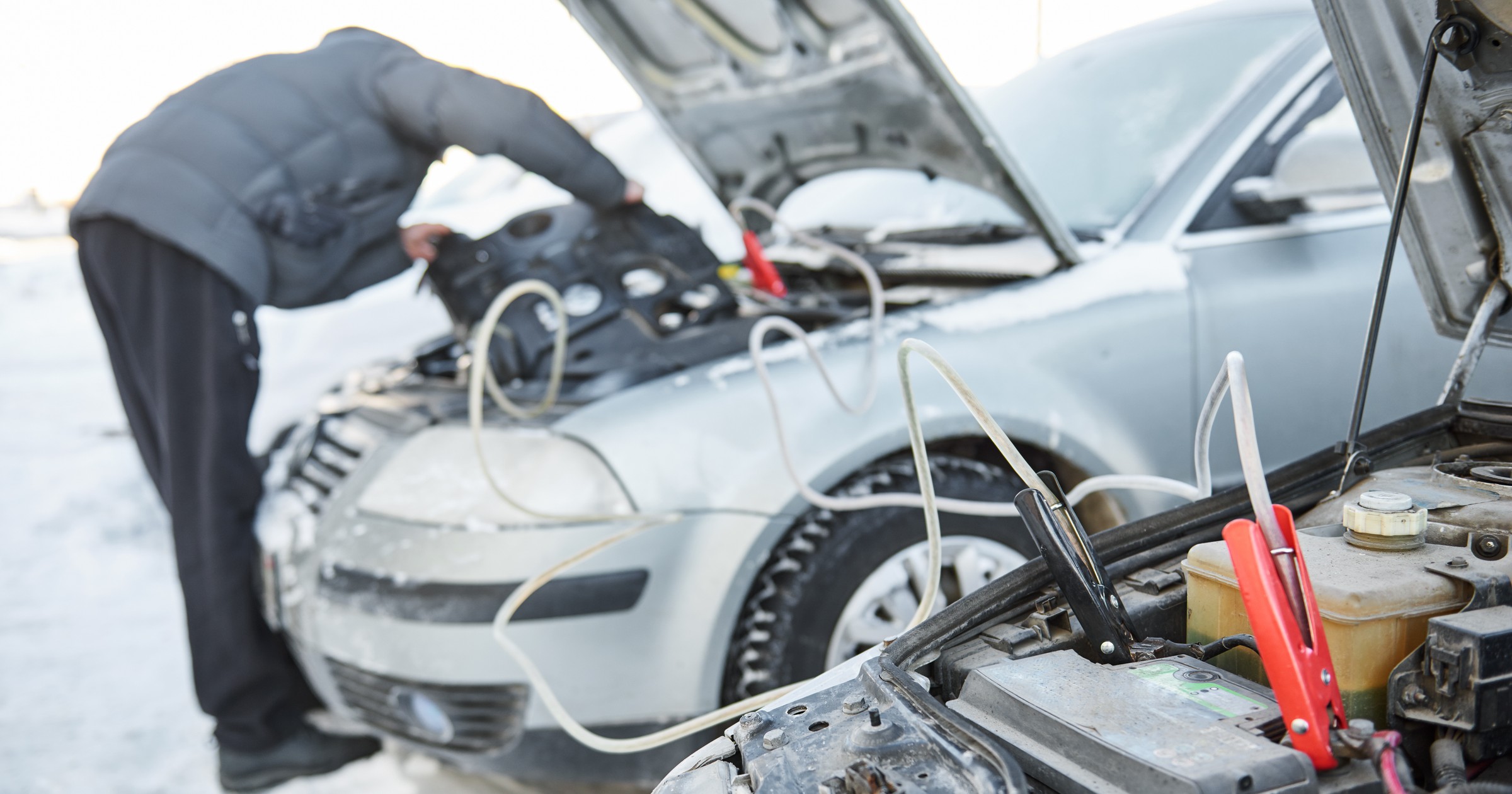 Jeśli rano pożyczałeś prąd, doładuj akumulator jak najszybciej. Może nie przeżyć mroźnej nocy