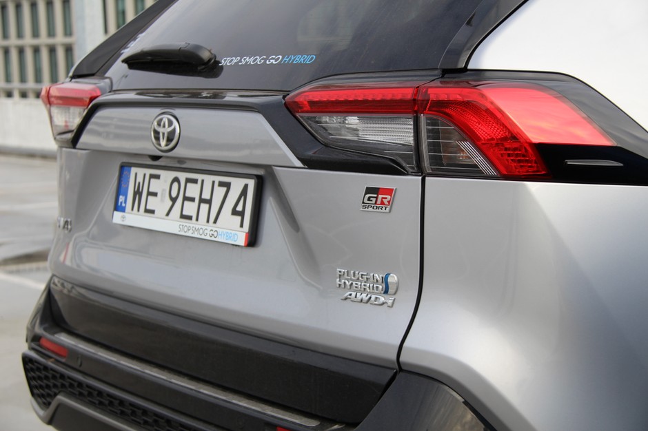 Renault Rafale E-Tech 300 kontra Toyota RAV4 Plug-In Hybrid