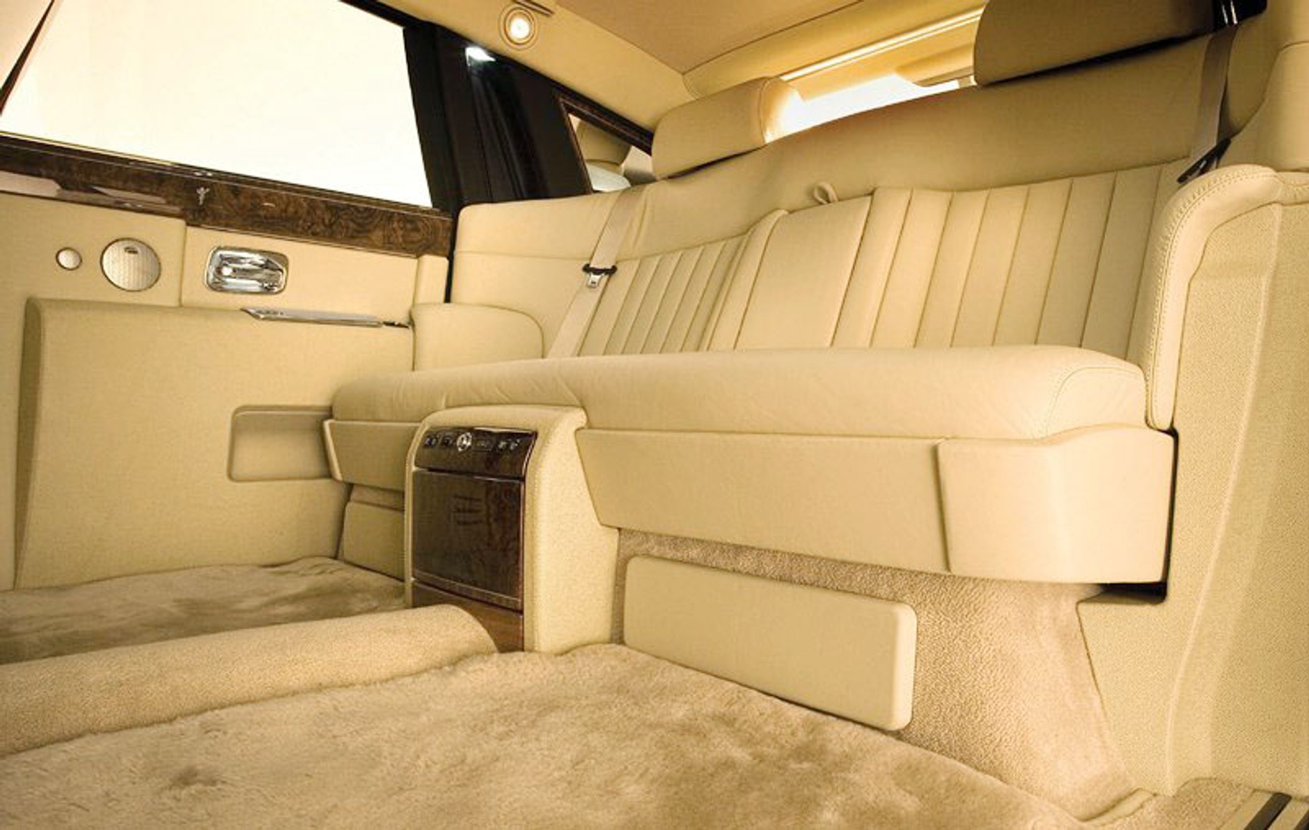 Rolls-Royce: 805 sprzedanych samochodów. Mały Rolls potwierdzony!