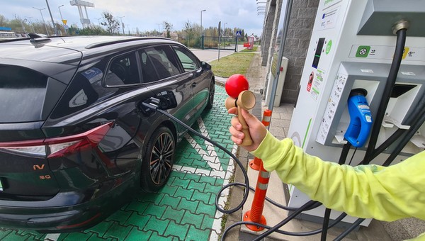 Sprawdziliśmy zasięg 40 aut elektrycznych na autostradzie