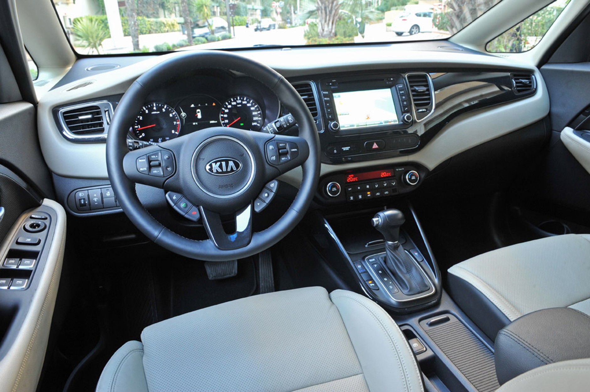 Kia Carens: pierwsze jazdy nowym koreańskim vanem