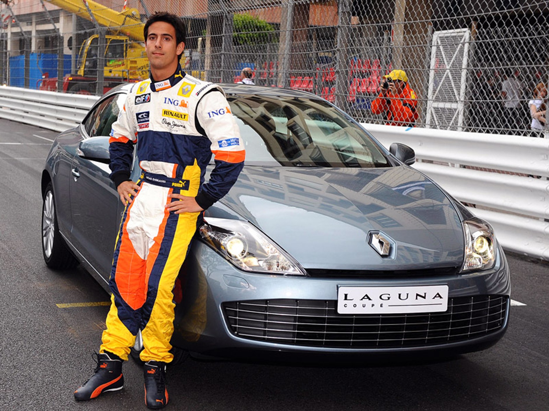 Paryż 2008: Renault Laguna Coupe w centrum zainteresowania