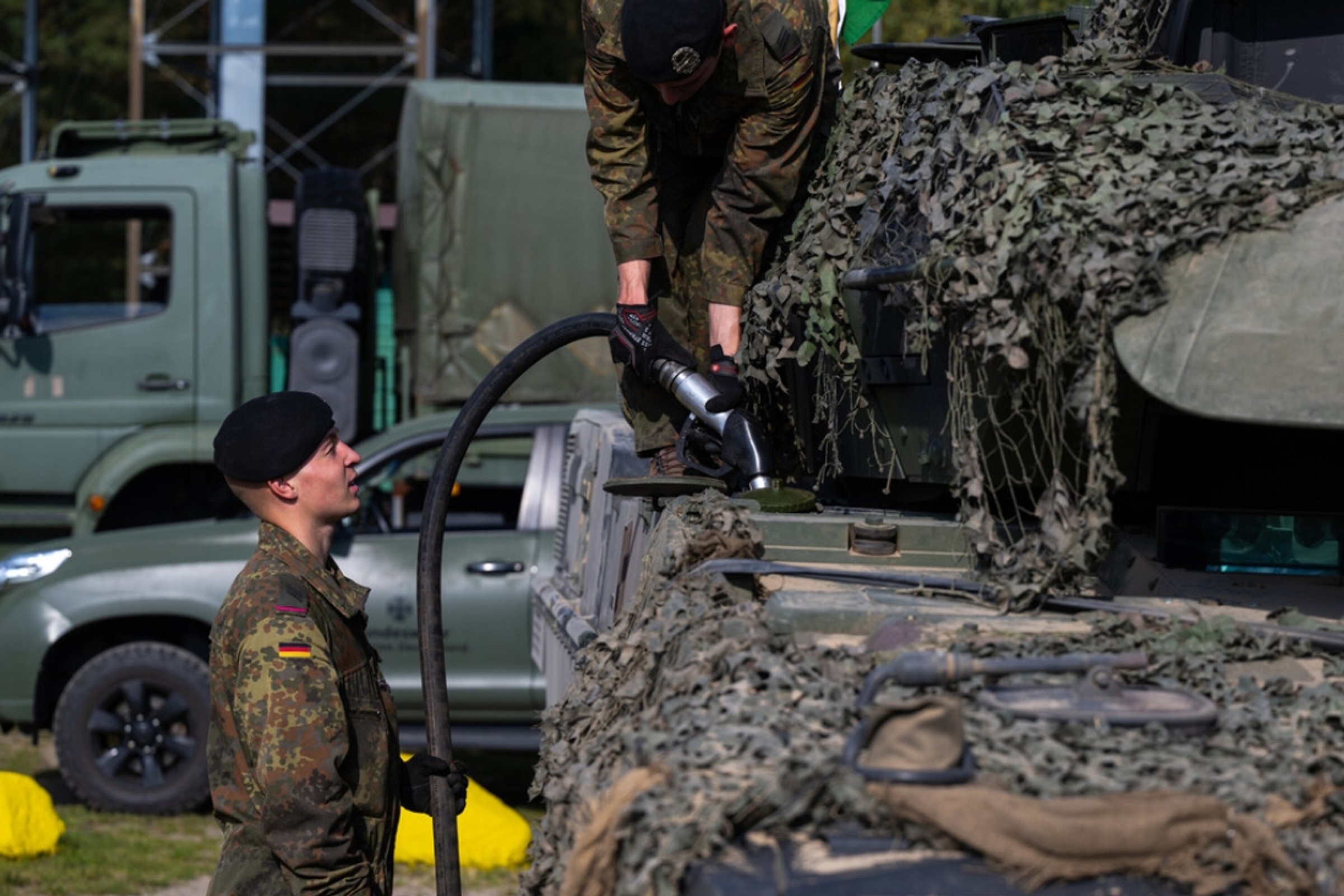 Niemcy chcą tankować swoje Leopardy e-paliwem i namawiają do tego innych