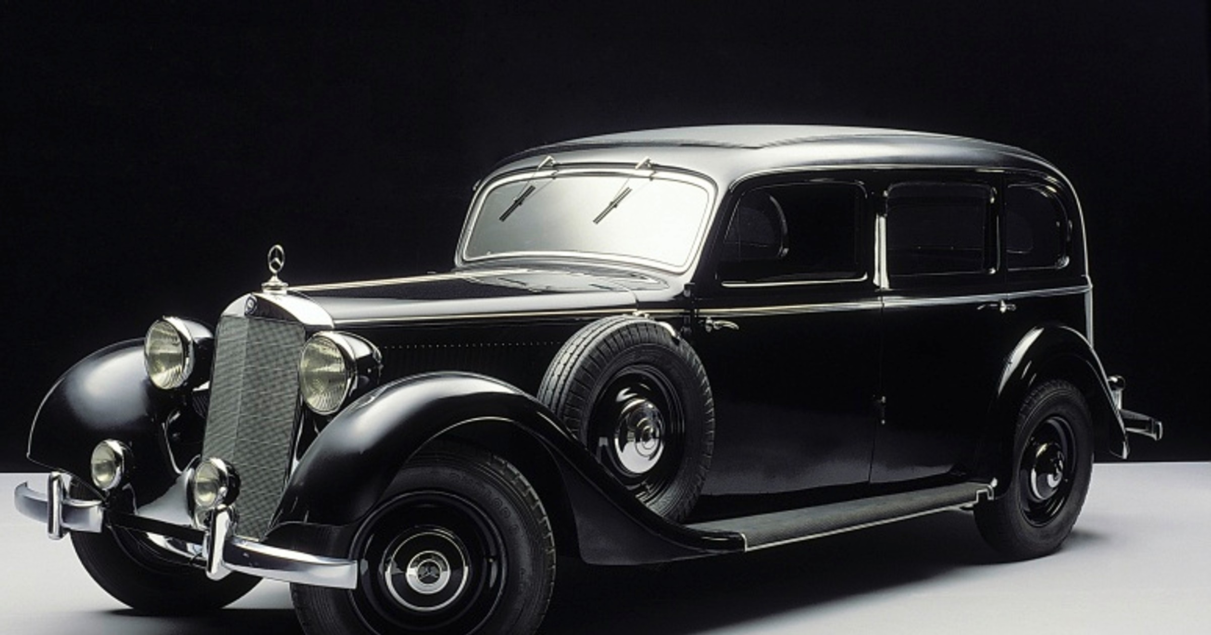 Mercedes 260D – naprawdę to pierwsze auto z dieslem? 