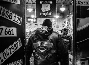 Dlaczego kluby motocyklowe raczej nie przyjmują policjantów i za co dostaje się tzw. plecy? Rozmawiałem z wiceprezydentem klubu Zryw MC Poland