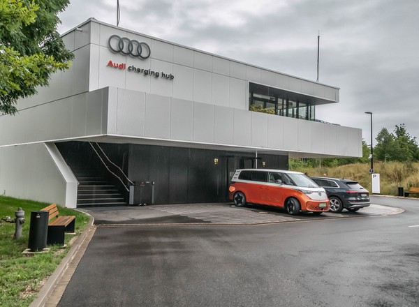 Tutaj każdy chciałby ładować elektryka. Odwiedziłem hub w Niemczech