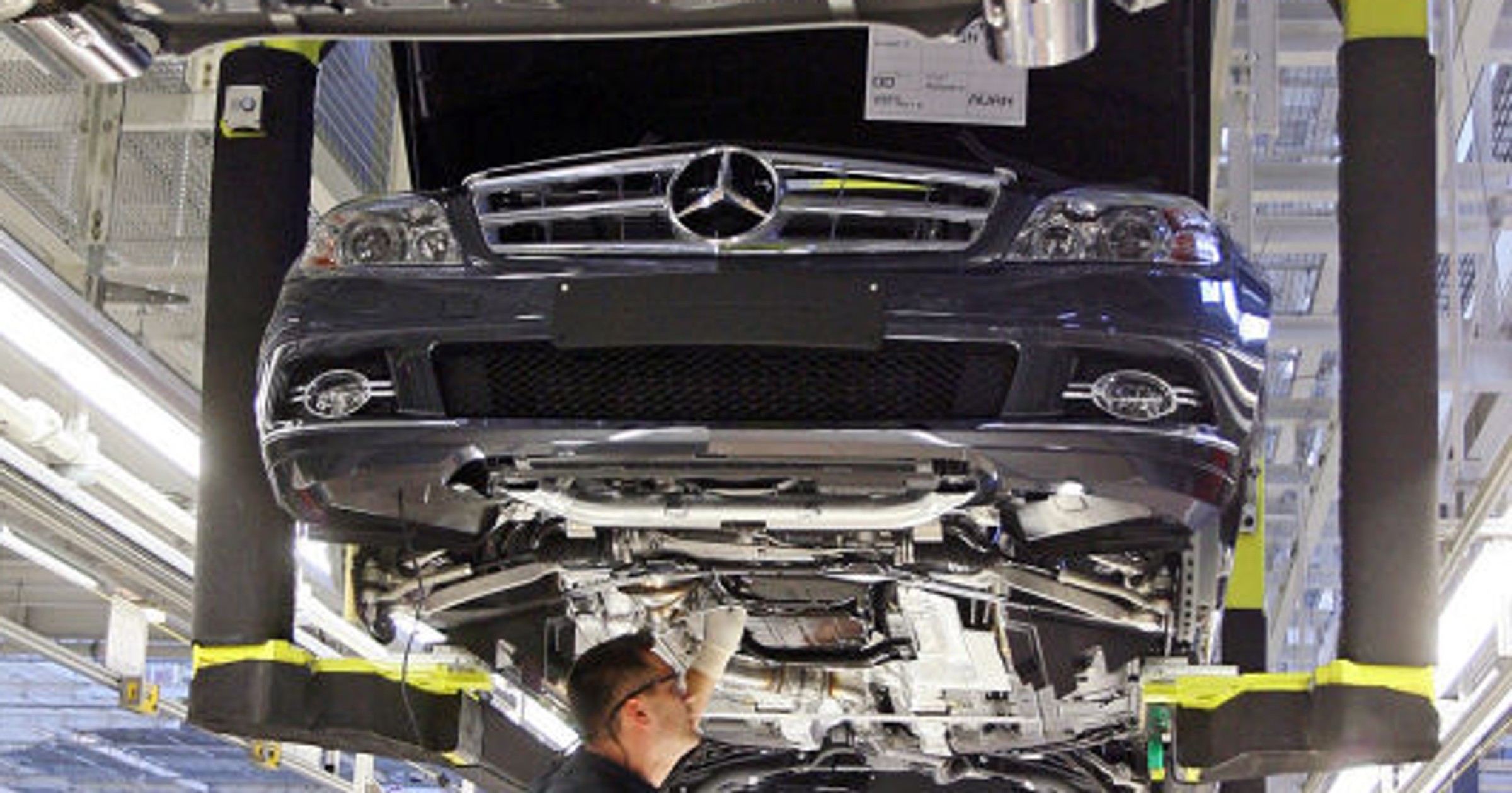 Boom na rynku aut luksusowych. Mercedes, BMW i Audi uruchamiają produkcję w soboty