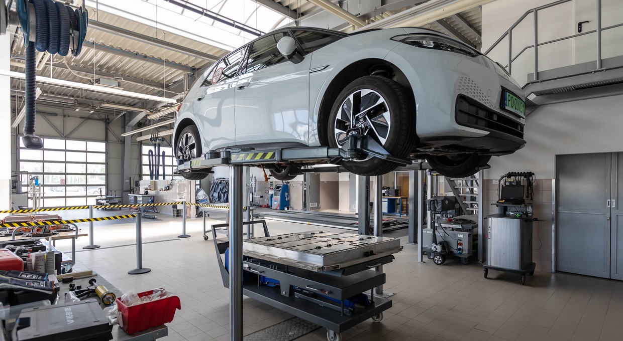 Unijny paszport dla każdej baterii. Auta hybrydowe i elektryczne podrożeją