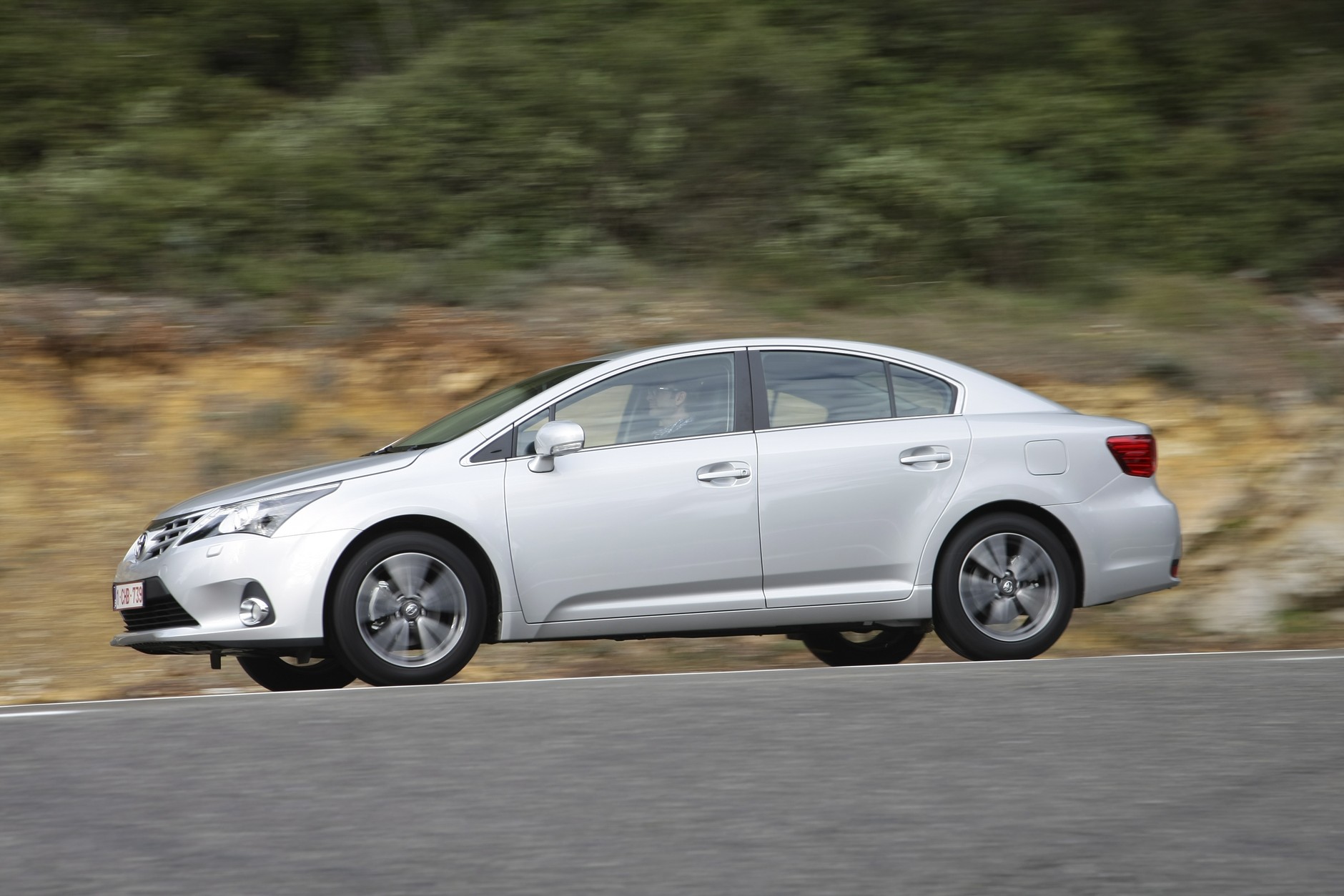 Kia Optima kontra Toyota Avensis: czy można pokonać mistrza?