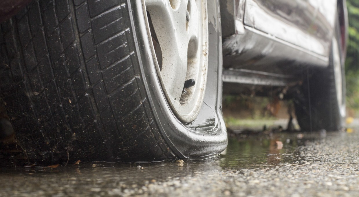 Sąsiadka jak z horroru. 82-latka od miesięcy niszczyła auta na osiedlu