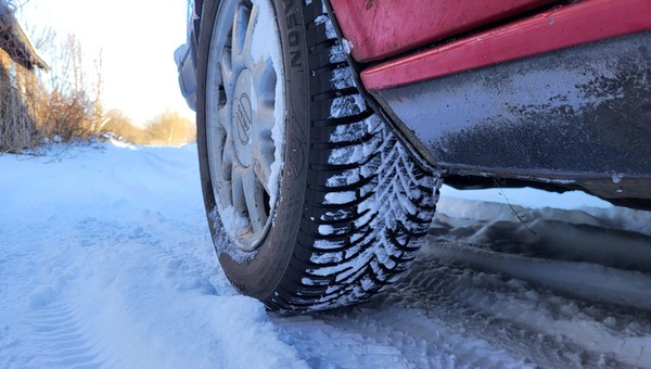 Kopny śnieg? Nie wszystkie nowoczesne systemy asystujące potrafią tu pomóc!