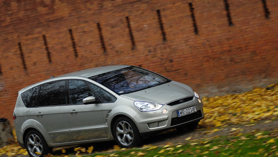 Ford S-Max: funkcjonalny, oszczędny i dobrze jeździ