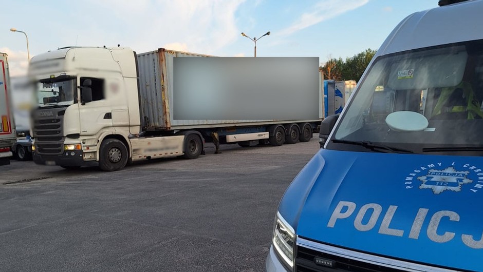 Policjanci zauważyli podejrzaną ciężarówkę. Nie dali się przechytrzyć