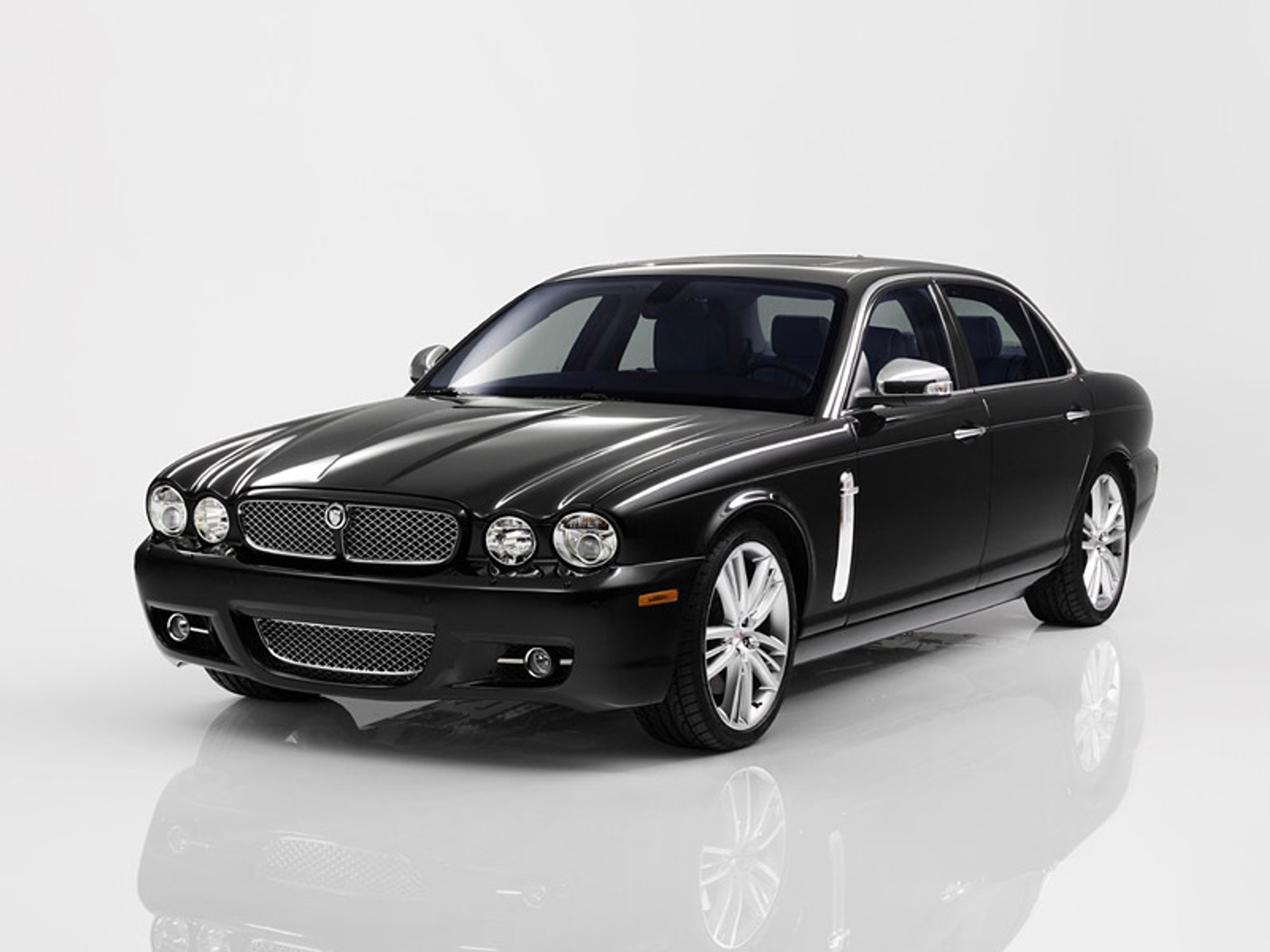 Genewa 2008: Jaguar XJ Portfolio - luksusowa edycja brytyjskiej limuzyny