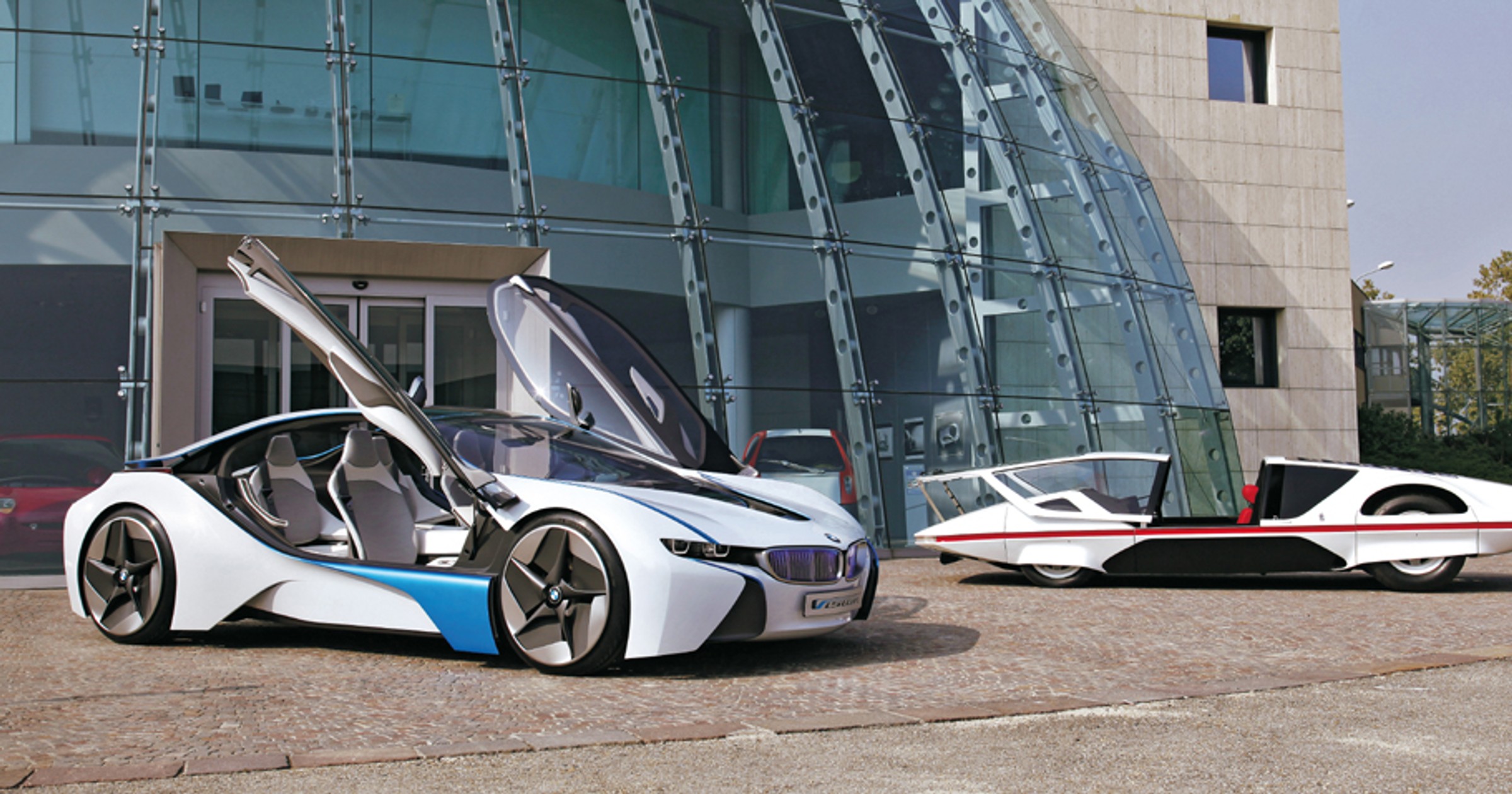 BMW Vision Efficient Dynamics i Pininfarina Modulo - Powrót do przyszłości
