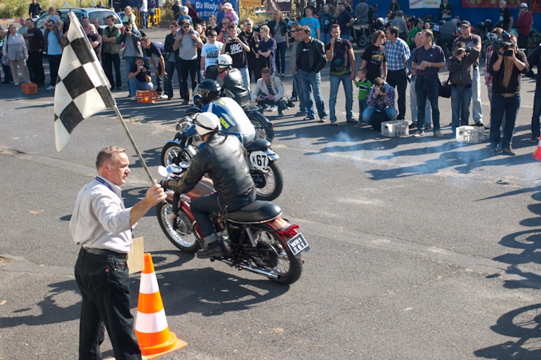 Polskie motocykle i samochody na torze FSO