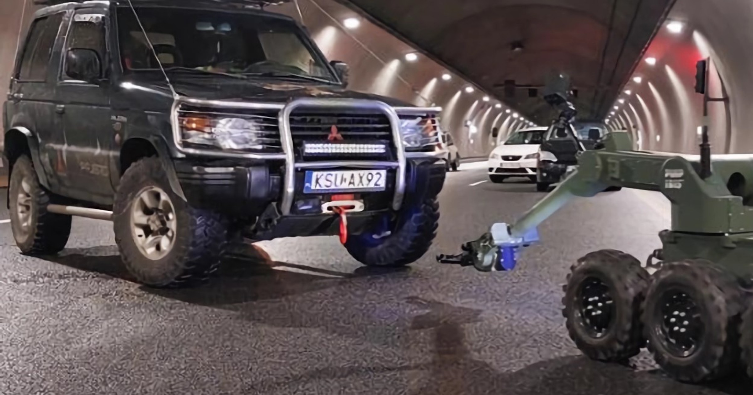 Kontrterroryści w tunelu na S7 (Zakopianka)