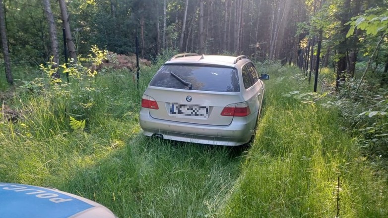 Bał się kontroli, więc skończył... w lesie