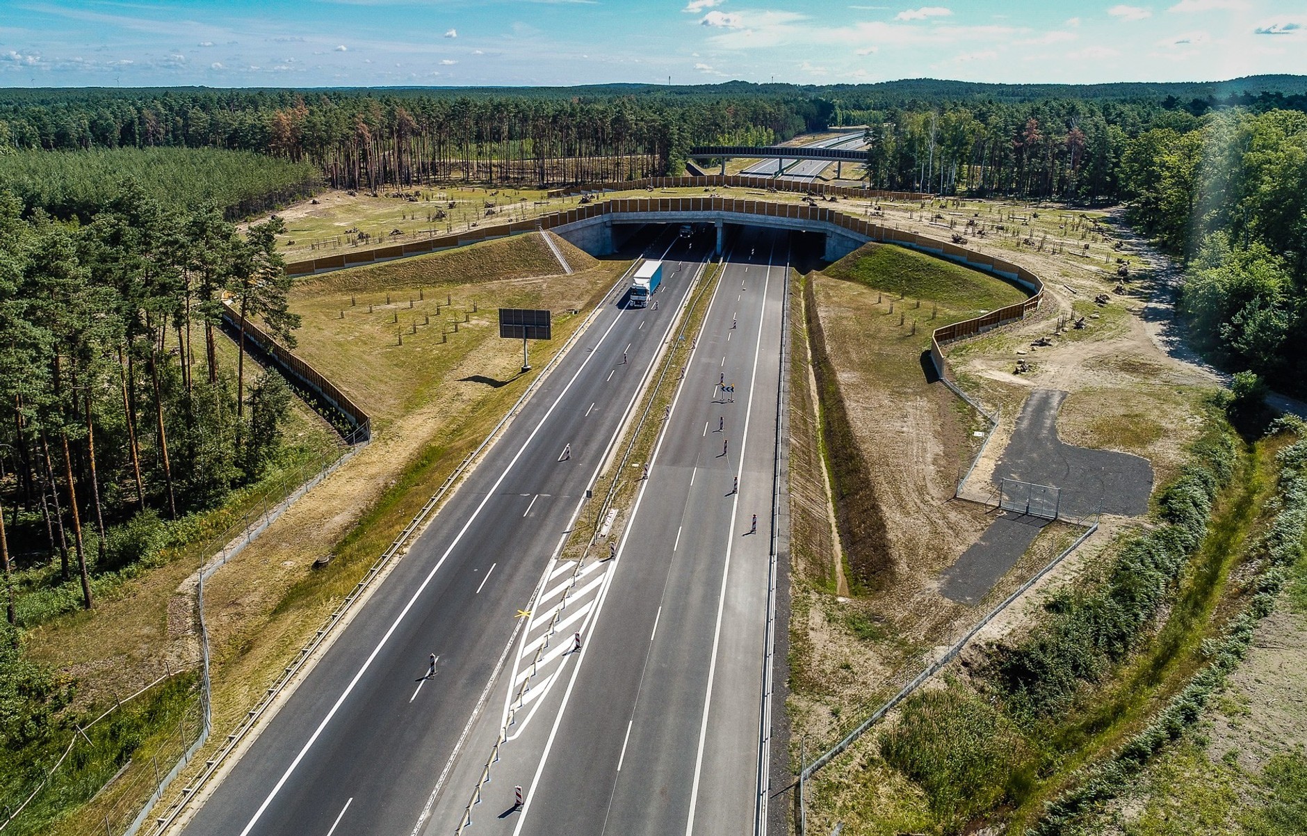 Autostrada A18 - duże przejście dla zwierząt