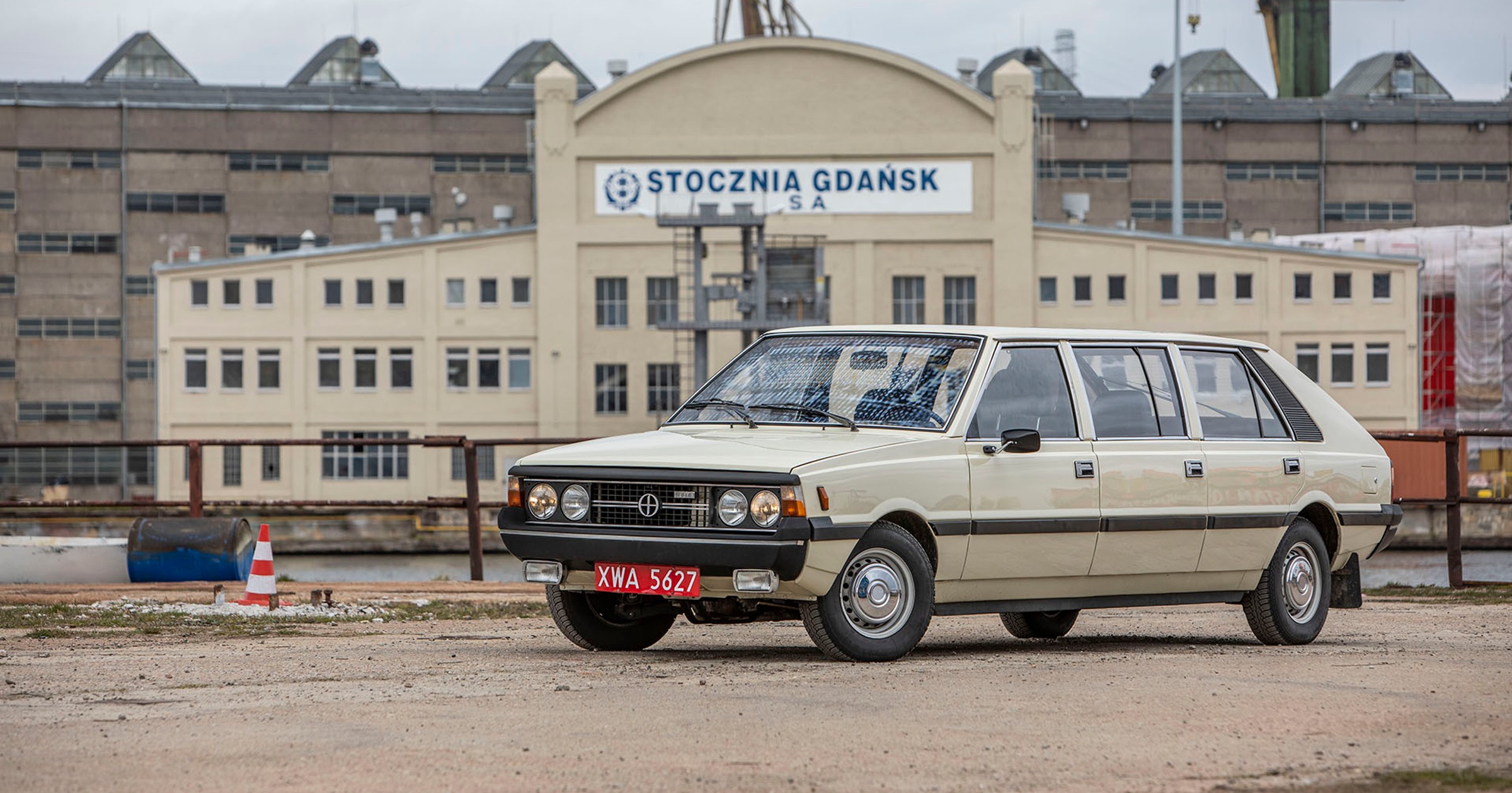 Polski Fiat 125p i FSO Polonez w wersji Long - przedłużane auta z FSO