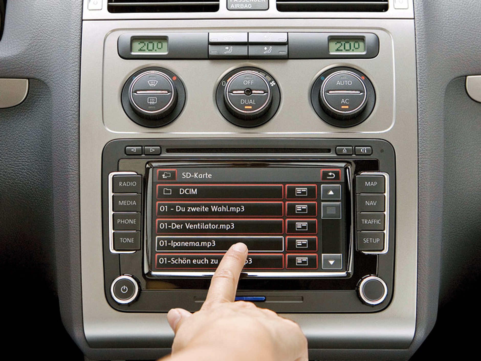 Nowa nawigacja VW RNS 510 (Škoda Trinax): Kino czy sala koncetowa?