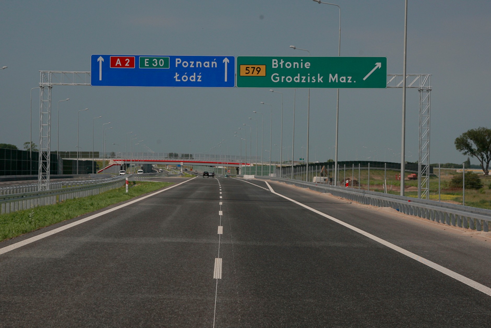 W momencie budowy autostrada A2 spełniała swoje oczekiwania. Przez lata ruch wzrósł na tyle, że aktualnie trudno jest tam osiągnąć 140 km na godz.