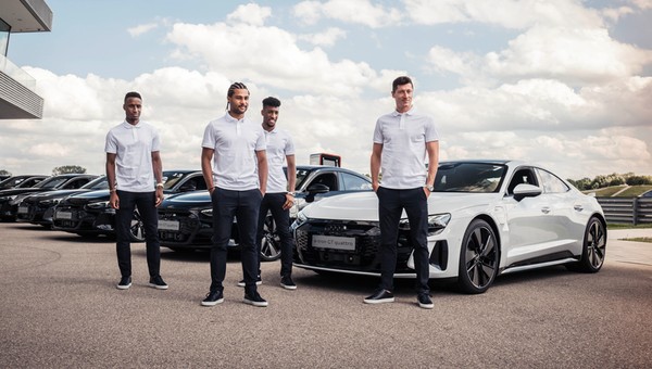 Robert Lewandowski dostał nowe auto. Będzie jeździć elektrycznym Audi e-tron GT
