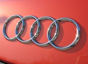 Import używanych aut w kwietniu wyhamował. Hitem nadal ten sam model