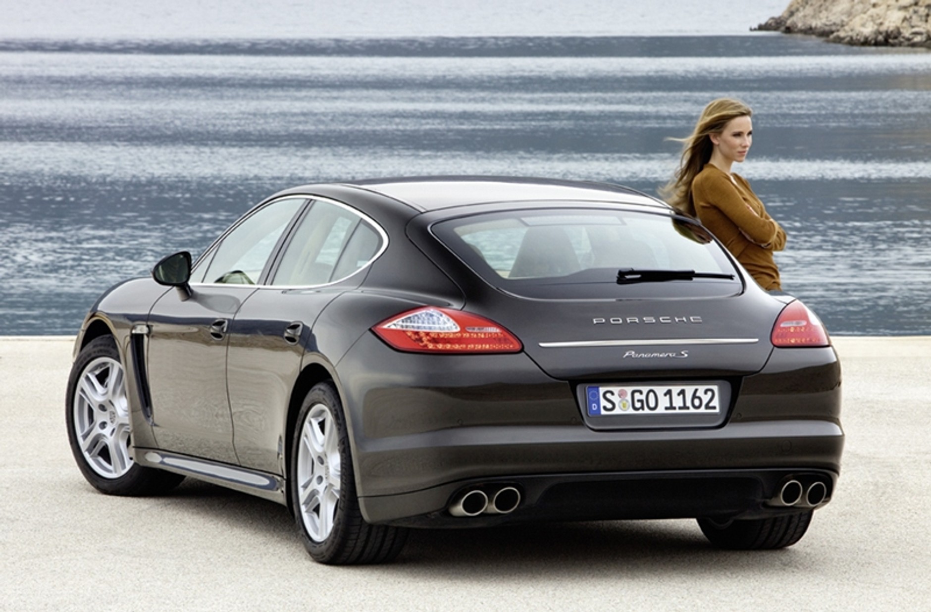 Porsche Panamera przyciąga piękne kobiety