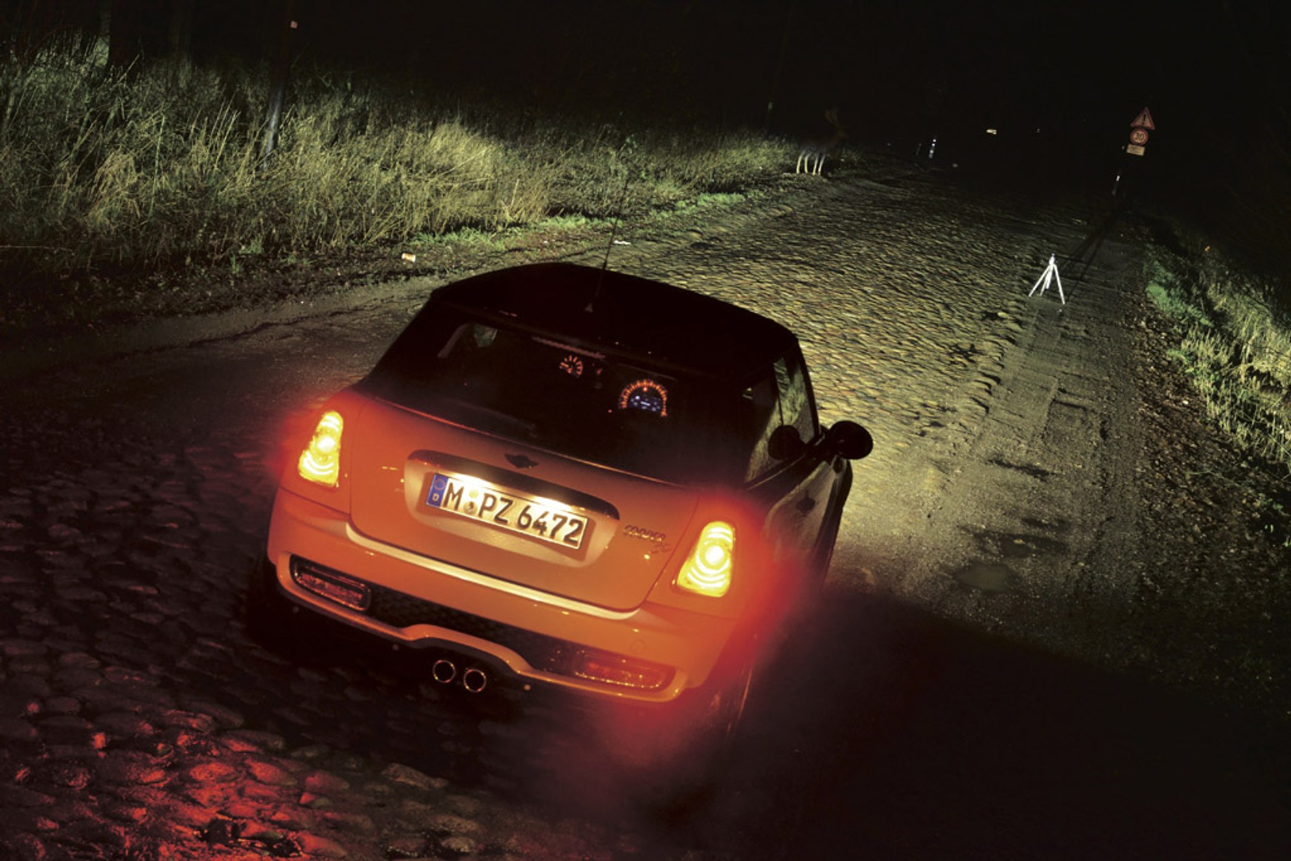 Porównanie świateł samochodowych: sprawdzamy, jak w praktyce działają: halogen, ksenon oraz lampa LED