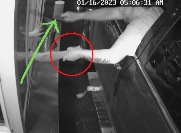 Podjechał pod okienko "drive-thru". Nic nie wskazywało, że klient zaatakuje