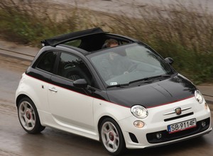 Abarth 500c: Maluszek ze sportowymi aspiracjami