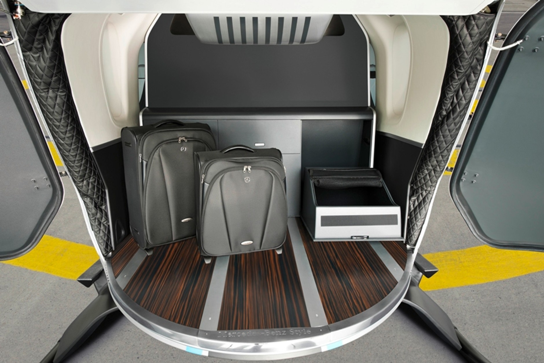 Nowy Mercedes klasy S pokazuje wnętrze