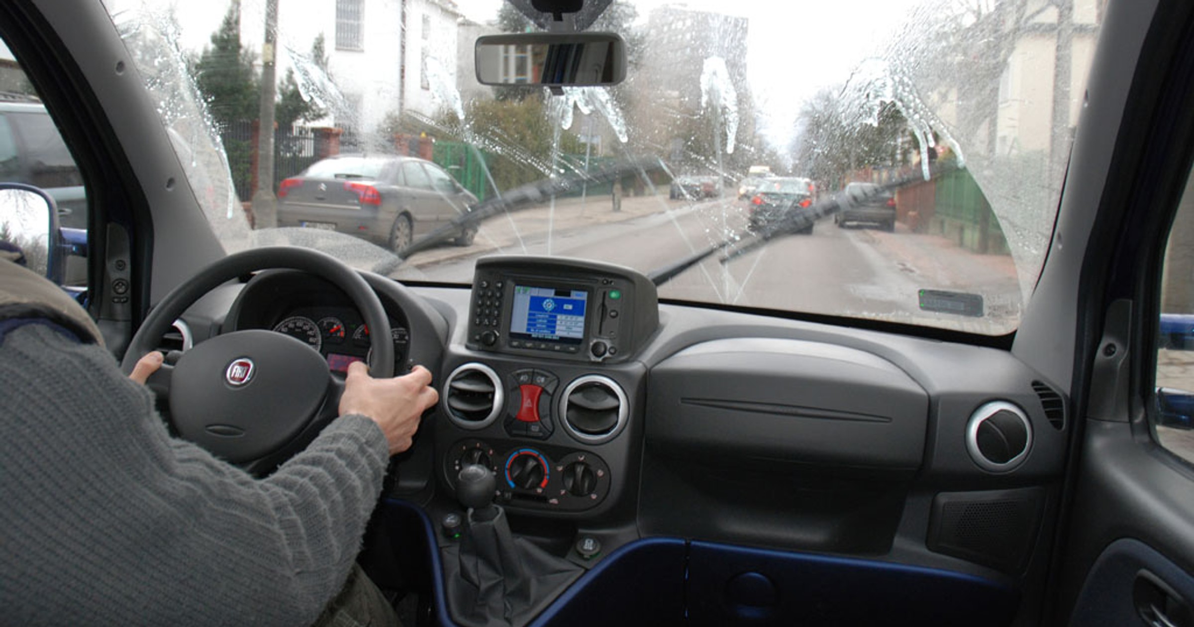 Korzystanie z wycieraczek w trakcie jazdy