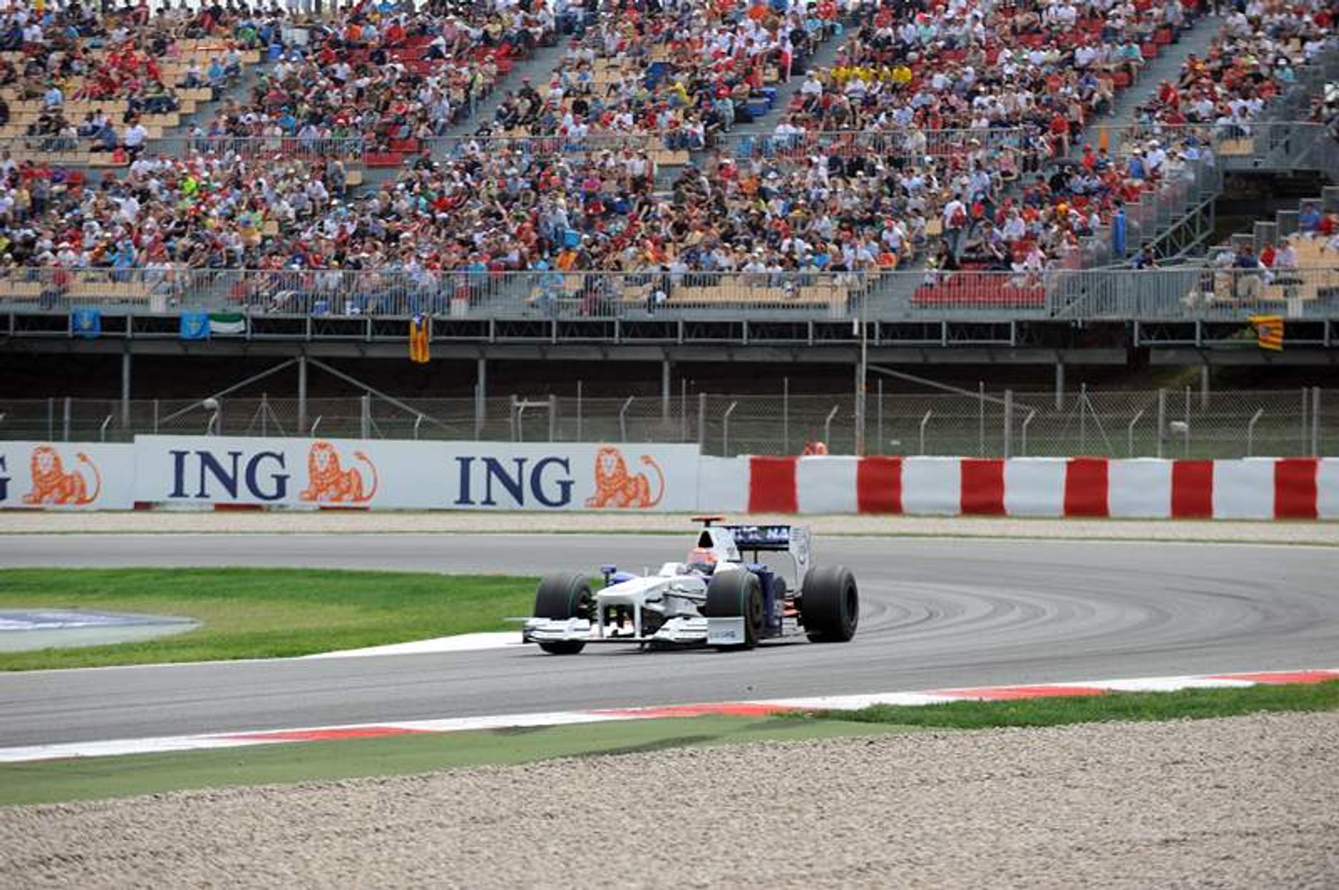 Grand Prix Hiszpanii 2009: niedościgniony Button, słaby Kubica (fotogaleria)