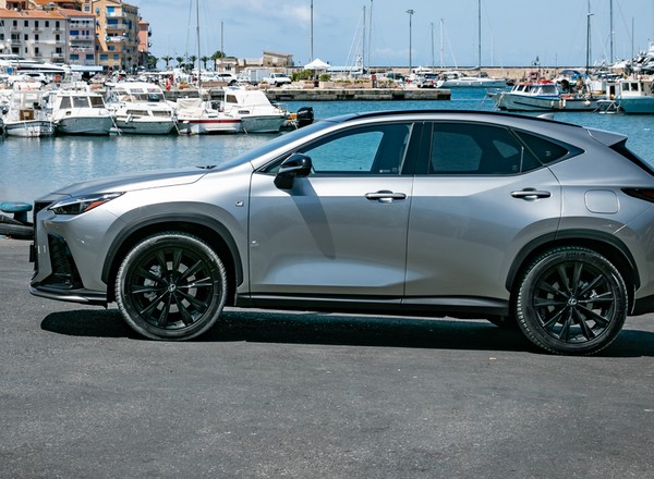 SUV-y Lexusa na wyprzedaży rocznika. LBX już od 790 zł netto miesięcznie