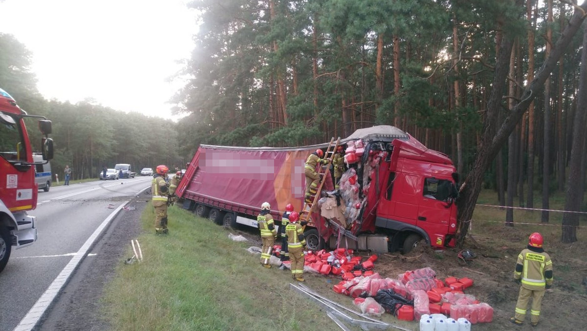 Zdjęcie z miejsca wypadku pod Bydgoszczą