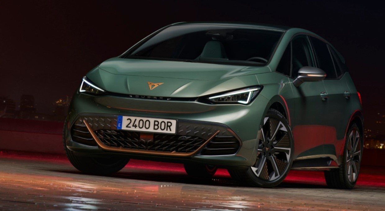 Cupra Born pokazała pazury. Hardkorowa wersja VZ "pędzi" 326 KM tylko na tylną oś