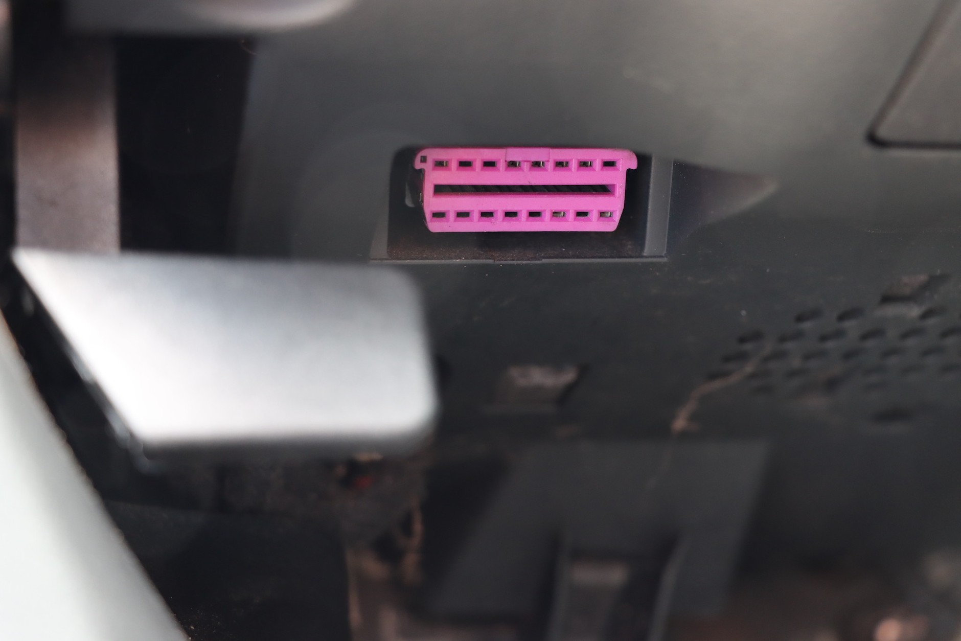 W nowszych samochodach aktualizacja oprogramowania w serwisie to przeszłość. Wystarczy potwierdzić proces na ekranie systemy multimediów