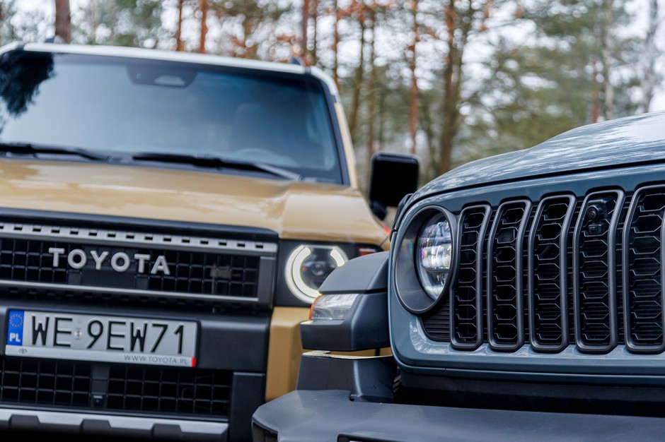 Jeep Wrangler vs Toyota Land Cruiser