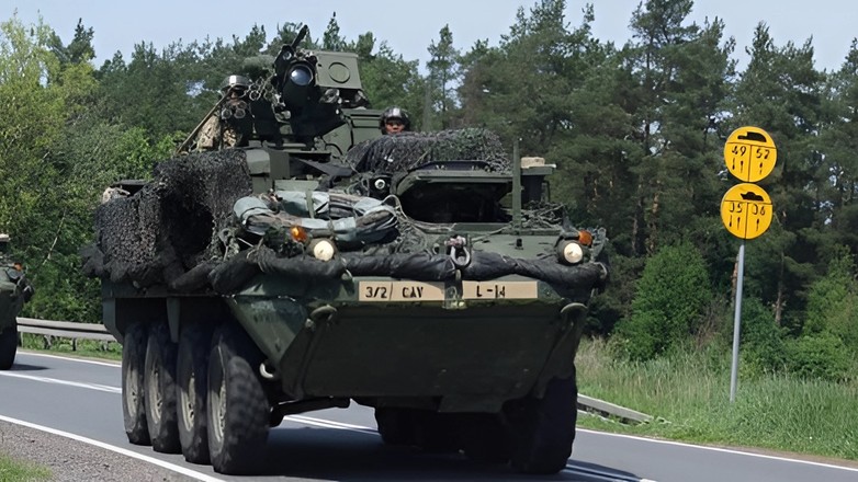 Już w poniedziałek wojskowe pojazdy pojawią się w całej Polsce. Przy drogach już stoją nowe znaki