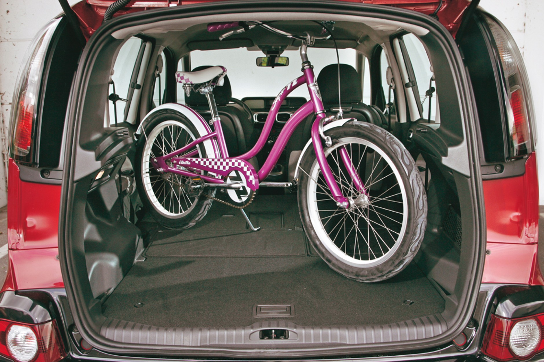 Zaskakująco funkcjonalne auta - Kia Soul kontra Citroen C3 Picasso, Honda Jazz, Renault Grand Modus i Skoda Roomster. Pudełka są teraz w modzie