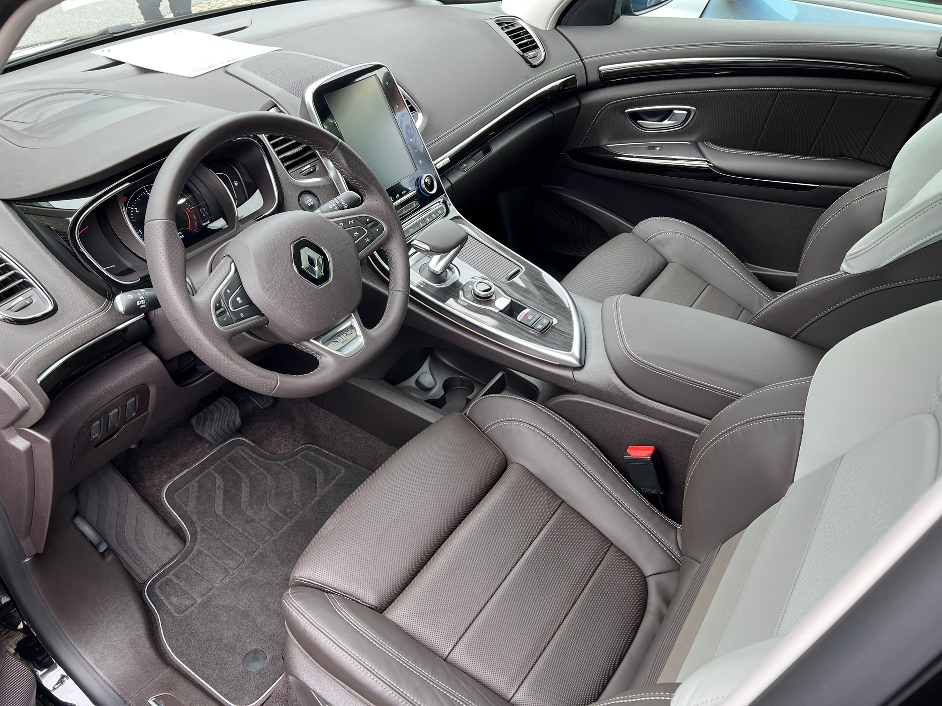 Renault 5. generacji — wnętrze (2018)