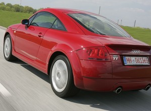 Audi TT ma już 25 lat. Tajemniczy skrót i zachwycający design, dziś rozczarowuje