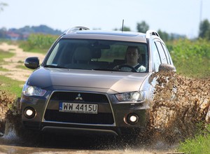Mitsubishi Outlander: Duży, ładny...  terenowy?