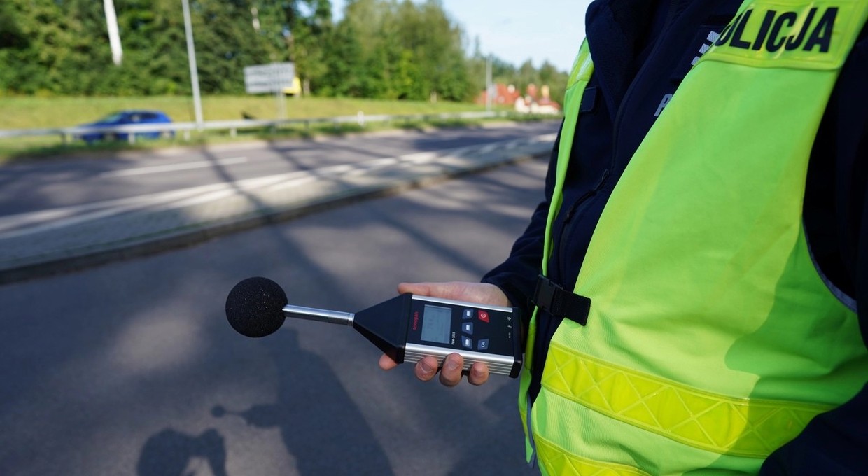 Policjanci wyjęli mierniki. Posypały się mandaty za "strzelające wydechy". Tak to działa