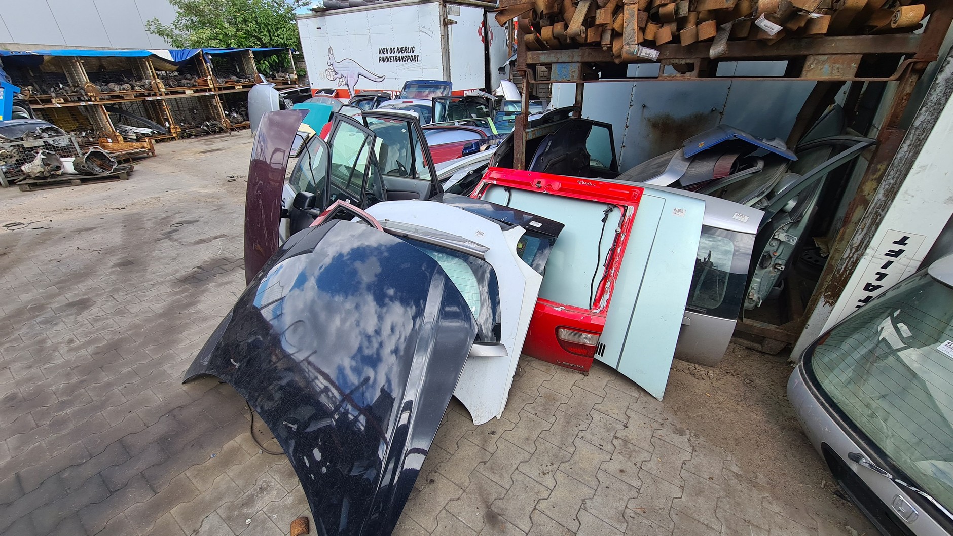 Auto złom w Siedlcach. Sprawdzamy jak samochody kończą swój motoryzacyjny żywot