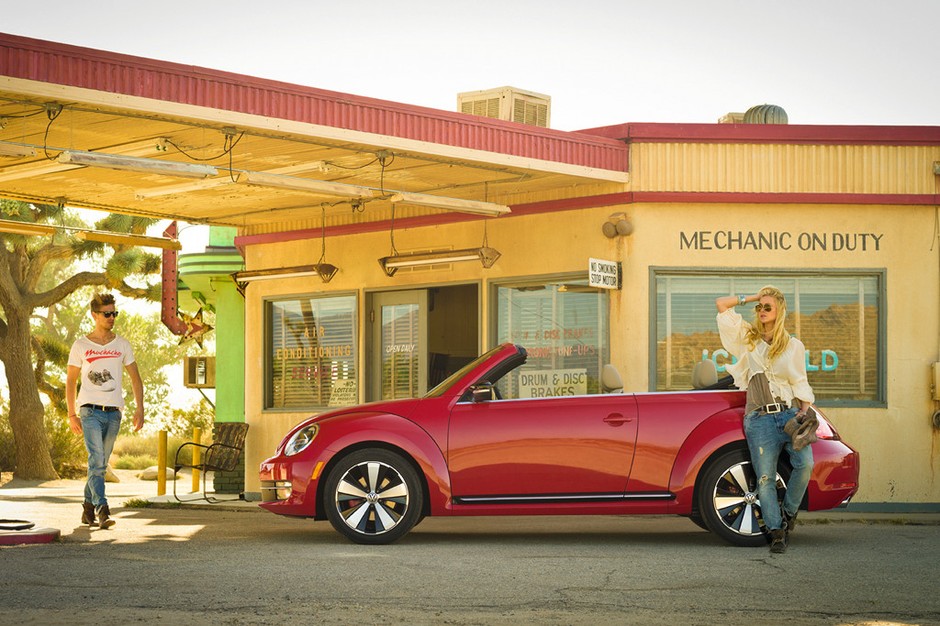 Volkswagen Beetle Cabriolet na wiosnę