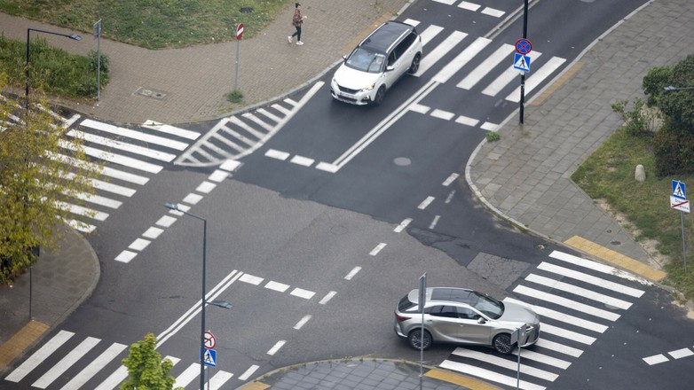 Kto ma pierwszeństwo na skrzyżowaniu równorzędnym? Odpowiadamy