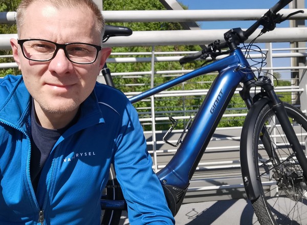 Kupiłem rower elektryczny. Opowiem wam, jak jest. Jak się go ładuje, na ile wystarcza prądu, jak patrzą na ciebie inni rowerzyści
